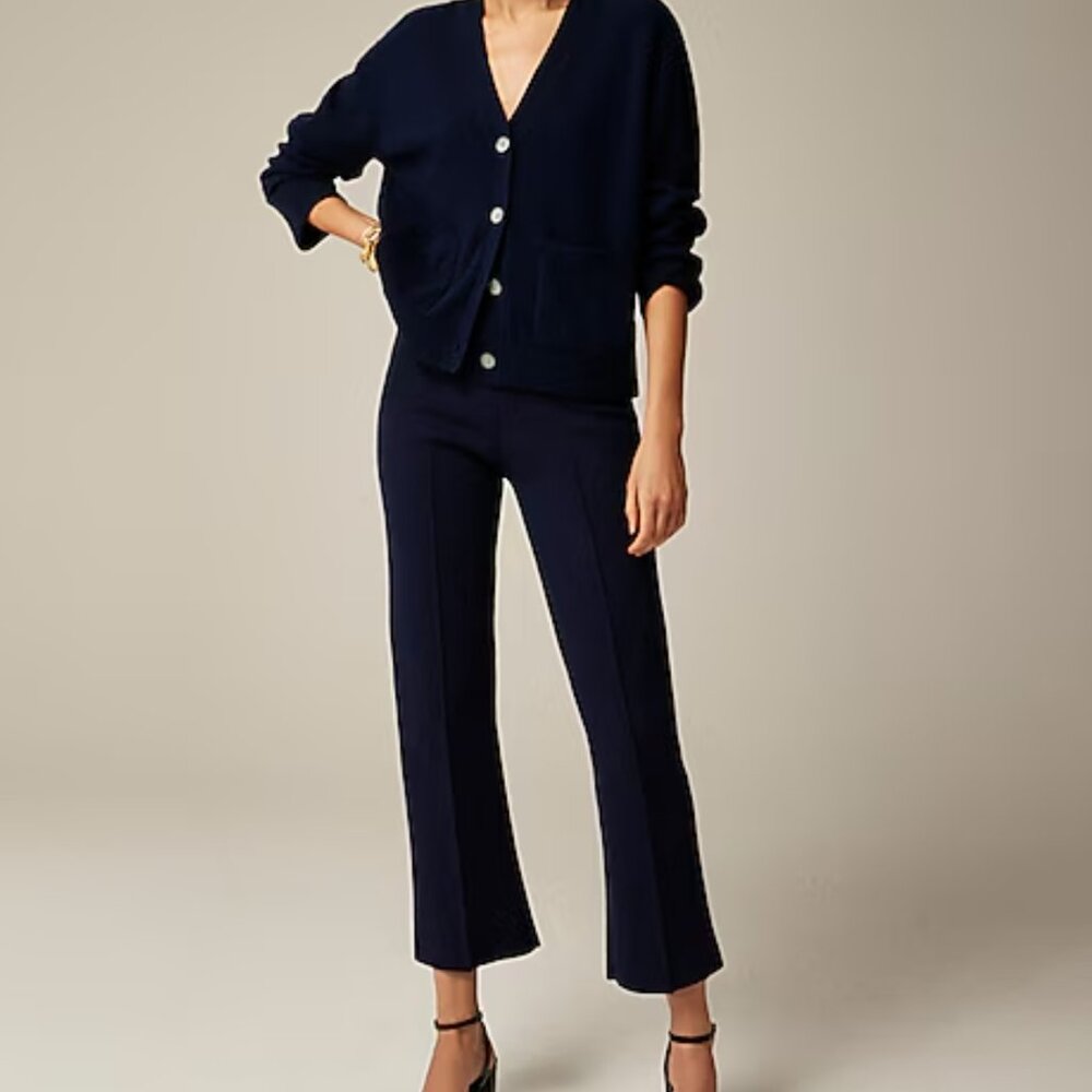 J Crew Delaney kickout sweater pant in Navy size Medium - LIKE NEW